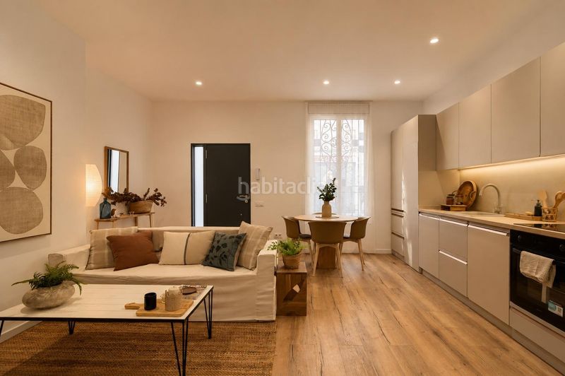 Foto 0efd5afd-3d55-4d5b-9fe7-ca918f38aaa4. Planta baixa a Russafa Valencia