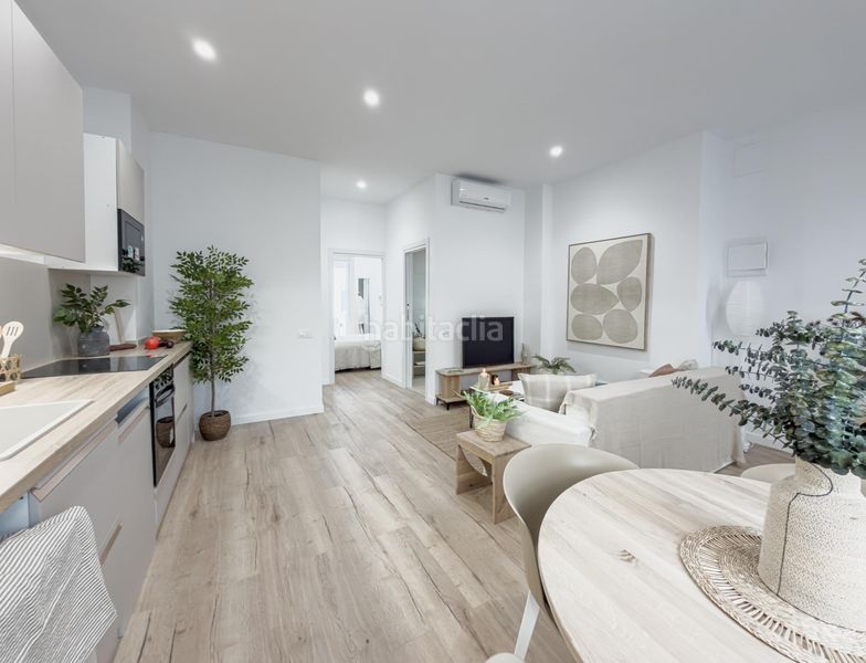 Foto a96d0f8a-fb13-4ba8-b5cf-0a8ebad8d7ac. Planta baixa a Russafa Valencia