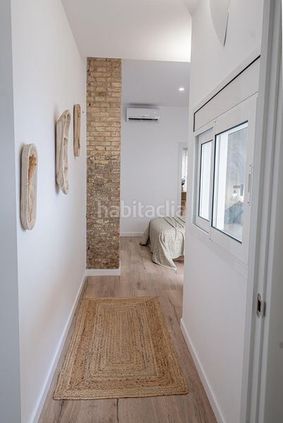 Foto fea92693-5ef2-4b94-bb22-653d6326bf5b. Planta baixa a Russafa Valencia