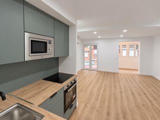 Flat  Calle valmojado. Excepcional piso reformado con terraza y orientación este