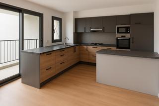 Apartament a Centre. Piso reformado con balcón exterior y terraza en el centro de mat