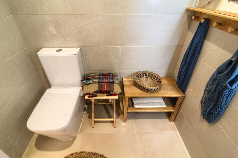 Foto 0ab5bf8b-e6c6-477f-9cde-c5362e74e7ba. Planta baixa a Russafa Valencia