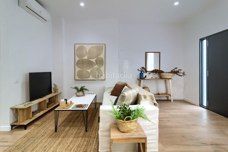 Foto 49bacf43-76d2-4df0-8f91-1c9364446cd4. Planta baixa a Russafa Valencia