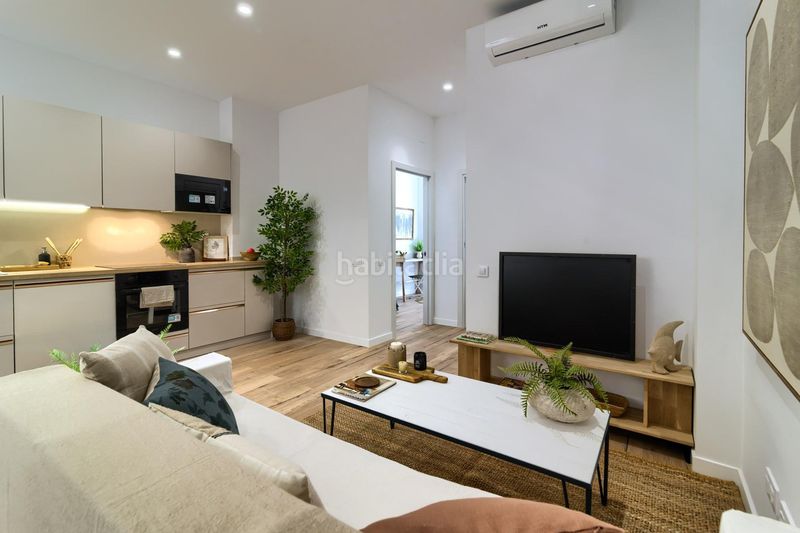 Foto 5ab751e1-8e7e-489a-ab3e-b95fff6ffd32. Planta baixa a Russafa Valencia