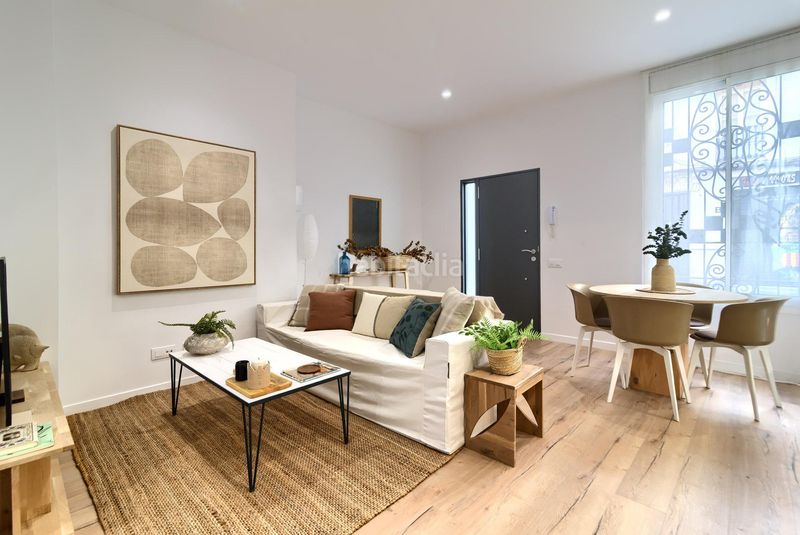 Foto 7ab7f60b-5683-484a-9fb7-122b8bfe424f. Planta baixa a Russafa Valencia