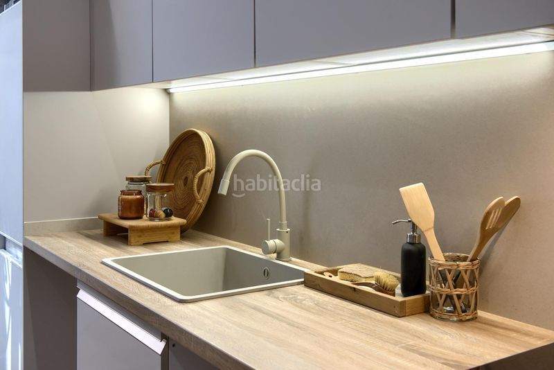 Foto a8d04861-b9db-4964-9dbe-a5452f0f4733. Planta baixa a Russafa Valencia