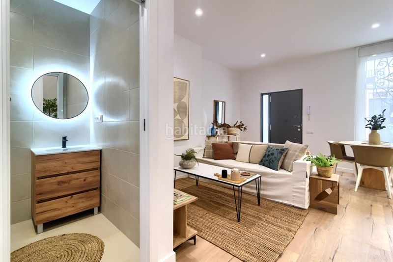 Foto b990ba0e-42f7-4a0b-b130-8304a06783fe. Planta baixa a Russafa Valencia