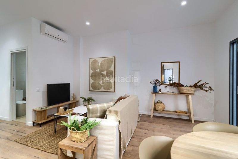 Foto beabda2c-724d-4703-9422-2d1557687815. Planta baixa a Russafa Valencia