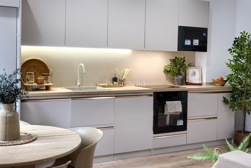 Foto fee00447-2896-4131-8fff-08199b427a1d. Planta baixa a Russafa Valencia