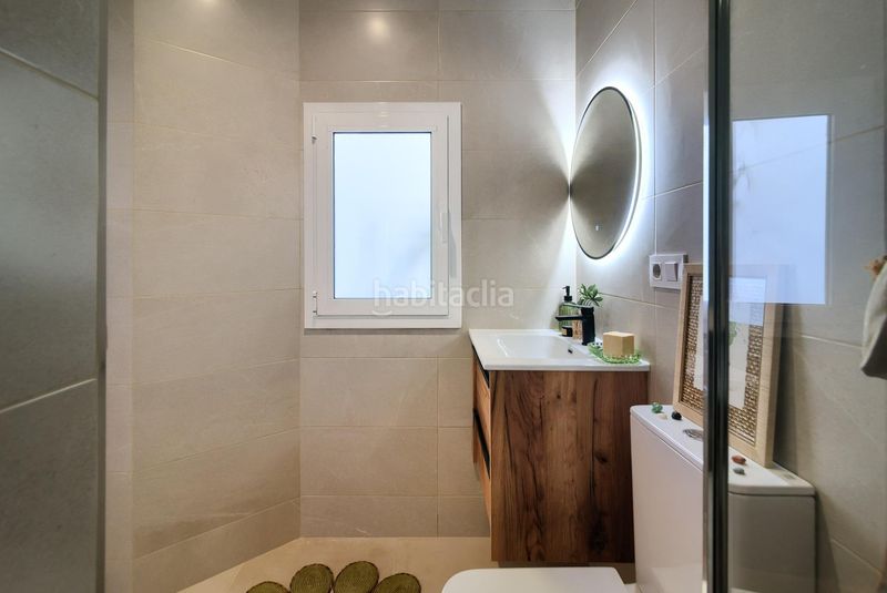 Foto ffc10735-9fd4-49a2-991b-7826851567d1. Planta baixa a Russafa Valencia