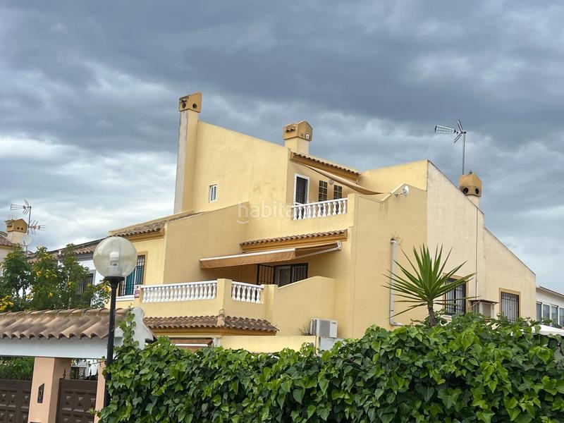 Foto 0be59cc5-c4a3-4262-9139-d3424bdeded5. Dúplex adosado triplex quaden esquina avda baleares Aguas Nuevas . en Torrevieja