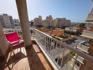 Apartament a Nueva Torrevieja. Luminoso piso con garaje incluido en nueva torrevieja  listo par