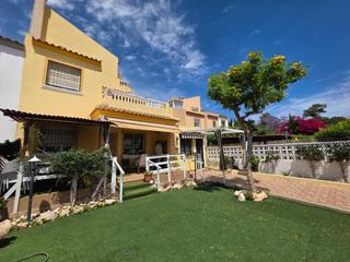 Chalet à Aguas Nuevas. Chalet semiadosado en avda.baleares aguas nuevas torrevieja