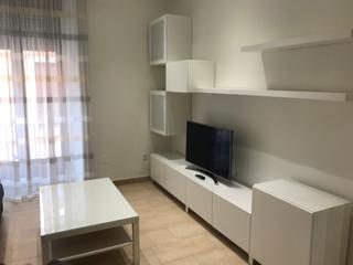 Rent Flat in Calle sagasta 6. Piso semicéntrico