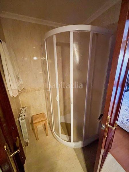 Foto 5731d579-2da0-4138-8515-6f1841f20fd3. Casa en calle la merced 2 casa en urbanización con piscina en Linares