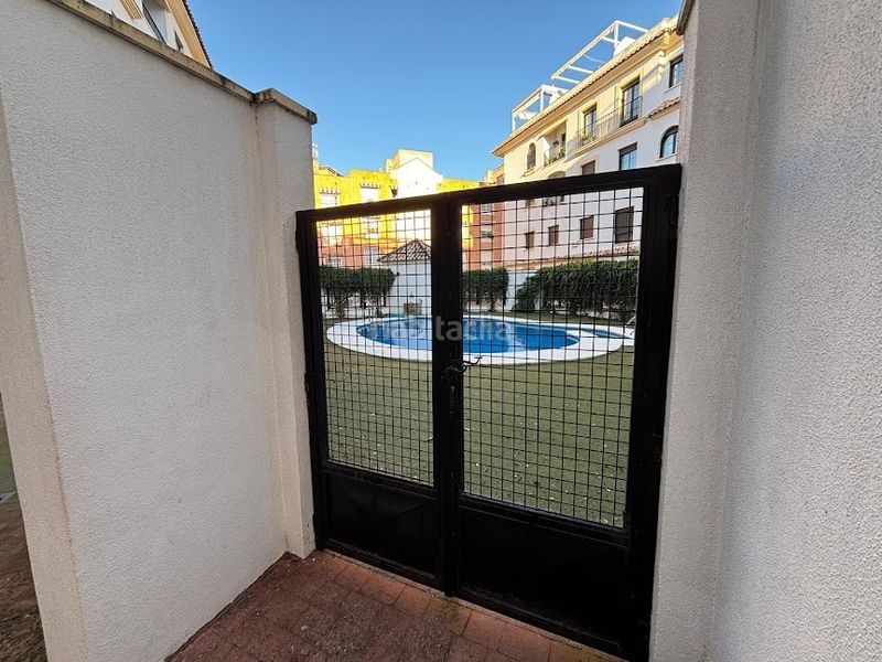 Foto efb748d1-03c6-4fc4-aa48-31204831f4b2. Casa en calle la merced 2 casa en urbanización con piscina en Linares