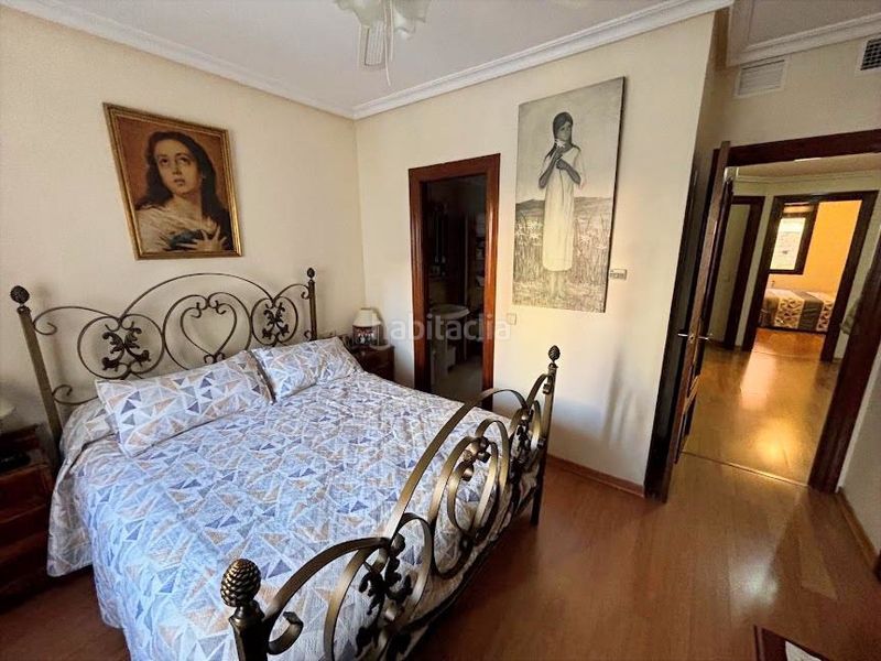 Foto ffcb73ba-4121-4310-9e00-12a20dba5af5. Casa en calle la merced 2 casa en urbanización con piscina en Linares