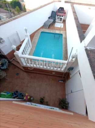 Foto 65ef33ff-24ed-40ba-a074-496546eab910. Casa amb xemeneia calefacció aparcament piscina a Linares