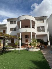 Casa a Siles. Vive en el campo con la comodidad y los servicios de una ciudad!