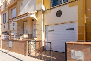 Casa adosada en Guadix. Tu hogar ideal te espera en guadix!