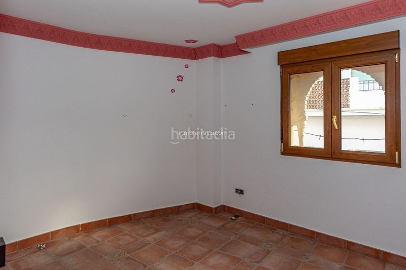 Foto cede6687-c73a-4e87-ade5-2f3ad66cc9b4. Casa adossada a Purullena
