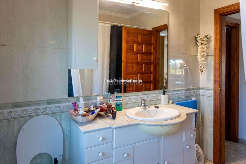 Foto 07a8d79f-e9c9-4e5e-ad94-216d60cd8298. Chalet avec parking piscine dans Guadix