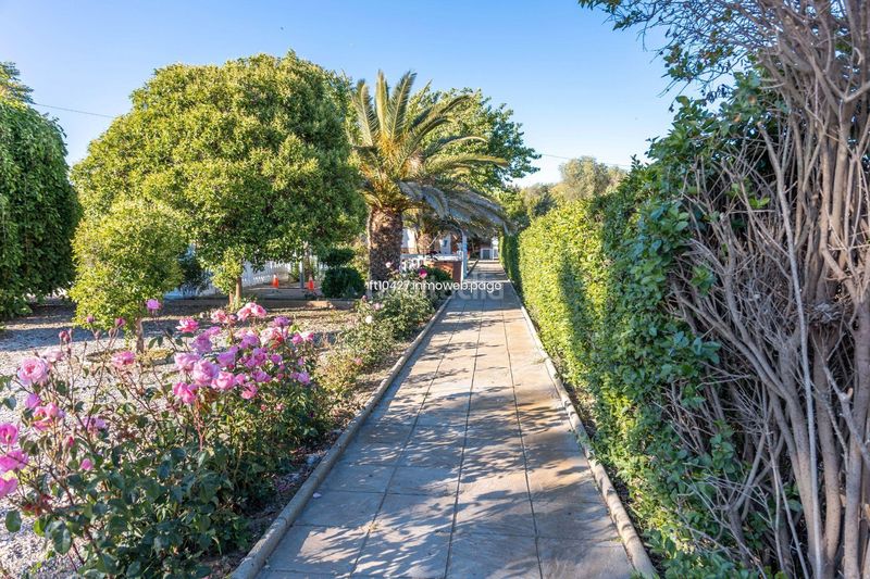 Foto 0a2c34df-c5e2-42b2-aa68-5b4c86702757. Chalet avec parking piscine dans Guadix