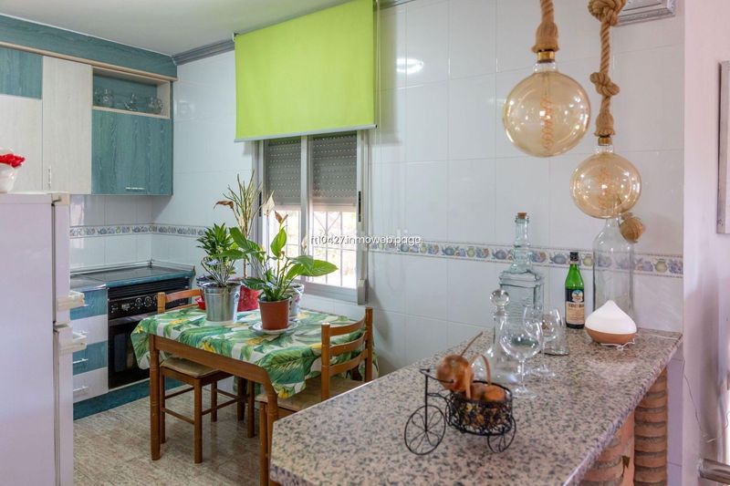 Foto 53cd32c7-de95-4812-8f24-48e92f6c9c4e. Chalet avec parking piscine dans Guadix