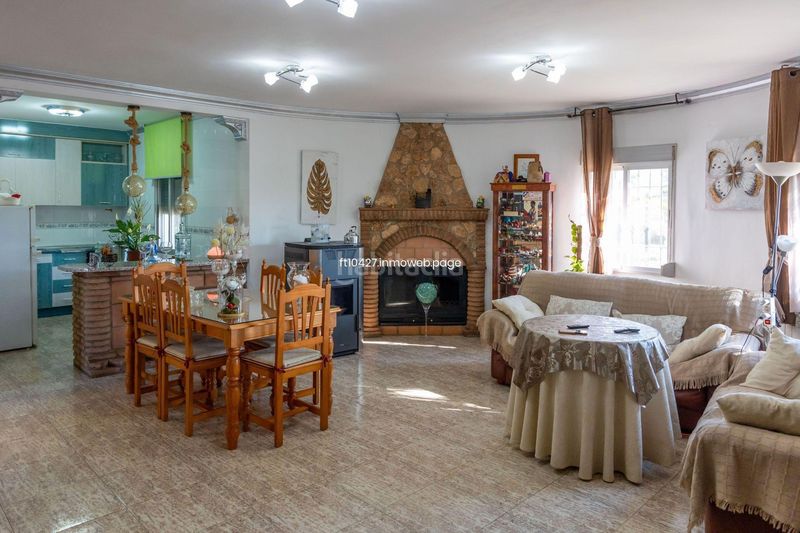 Foto 614f0cda-24a8-4de3-8b83-180317c3e258. Chalet avec parking piscine dans Guadix