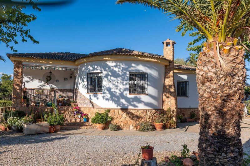Foto adbd5e53-2ba6-43c9-8065-64218a24401d. Chalet avec parking piscine dans Guadix