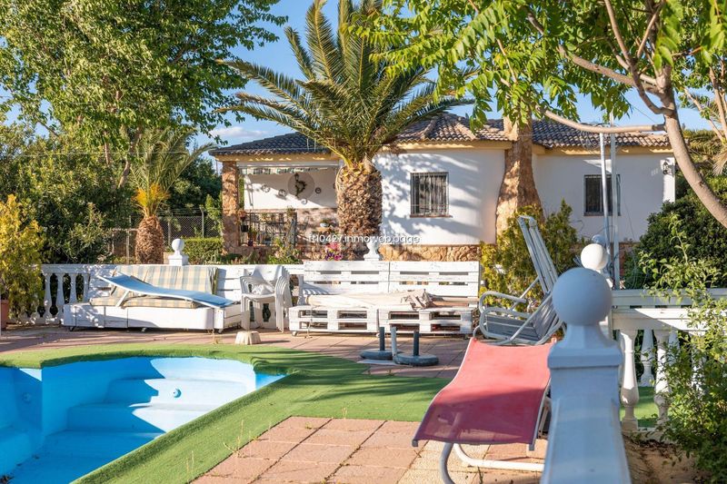 Foto c90b23a6-e67b-4243-be24-abe634048315. Chalet avec parking piscine dans Guadix
