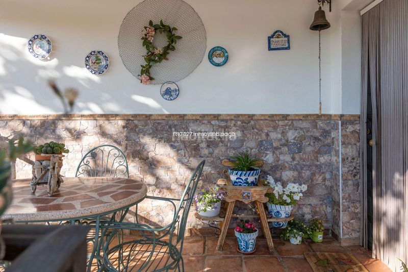 Foto de665d38-69b5-47b2-948e-b82df6f58ad3. Chalet avec parking piscine dans Guadix
