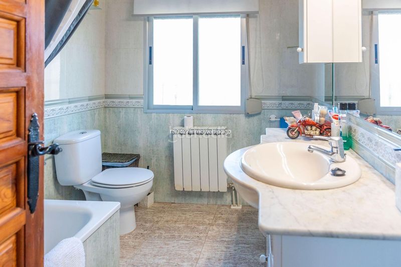 Foto fd54afe3-d8e7-42b4-b9b9-87d58610bb7b. Chalet avec parking piscine dans Guadix