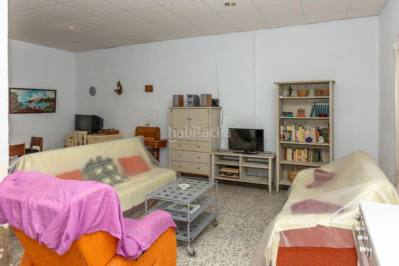 Foto c81cfdce-6837-4a50-acd4-560bb7c2f8e2. Casa amb aparcament a Purullena