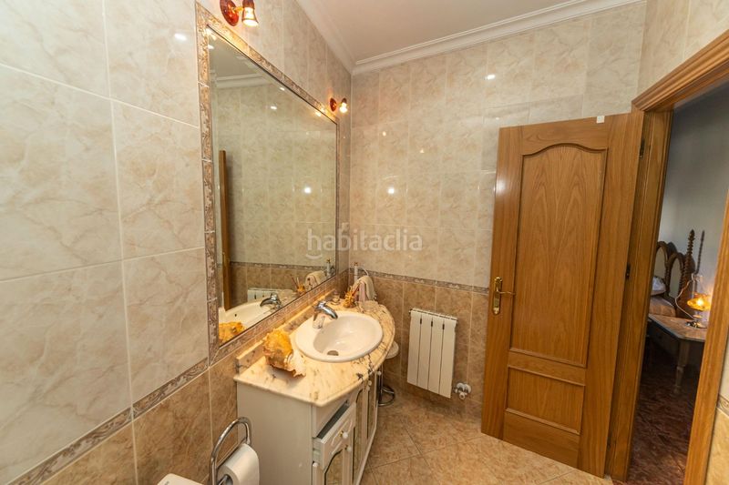 Foto 30576d98-6317-4f81-ad1e-5bf6391c774f. Casa adossada amb aparcament a Guadix