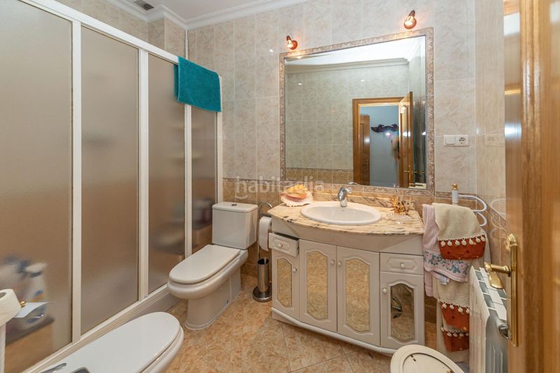 Foto 5c76a10d-5d96-4263-b106-74a227dc6fd3. Casa adossada amb aparcament a Guadix