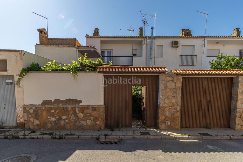 Foto 9e0e34c7-4bb0-41c7-b03e-1c7d2cce7301. Casa adossada amb aparcament a Guadix