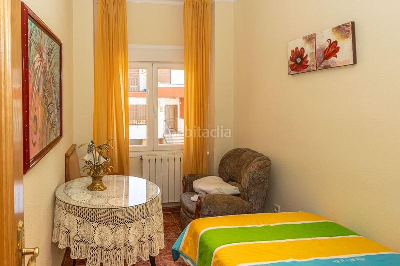Foto ff1eb387-e206-4b75-b26f-76c891d45980. Casa adossada amb aparcament a Guadix