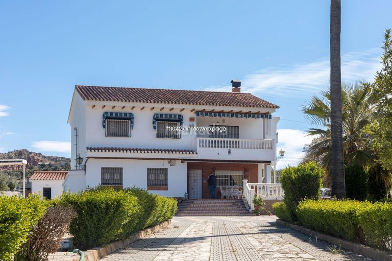 Foto 0fa7916b-c115-4005-9cc7-e4a6150fd0d9. Xalet amb aparcament piscina a Guadix