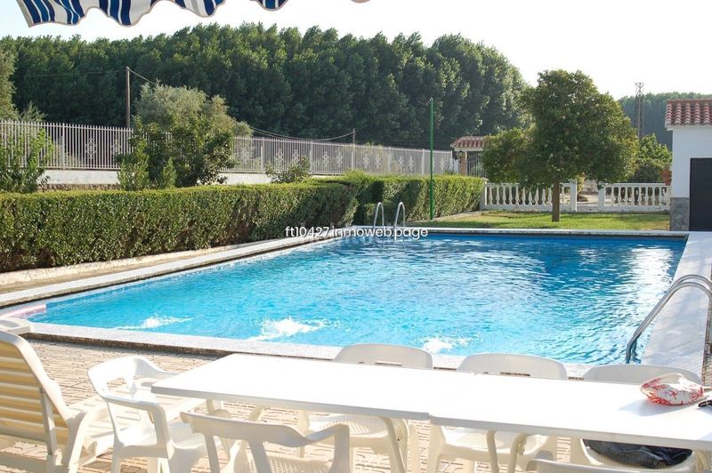 Foto 3502b347-1a0a-48b9-8d02-434ceffb193c. Xalet amb aparcament piscina a Guadix