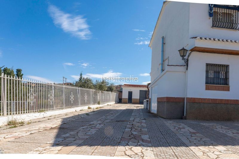 Foto 58c28cdf-0cd1-45e1-918f-5d9d83b6f518. Xalet amb aparcament piscina a Guadix