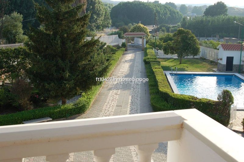 Foto 77a6bde9-9525-43ea-93d7-870c575b9e25. Xalet amb aparcament piscina a Guadix