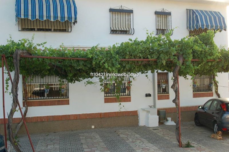Foto b81027ed-590e-4f53-bc66-b8aa66088729. Xalet amb aparcament piscina a Guadix
