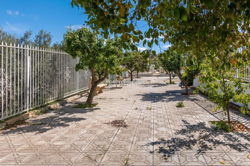 Foto b89df2f2-f053-49f9-9536-8cf822f9a339. Xalet amb aparcament piscina a Guadix