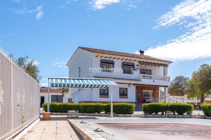 Foto ced55771-c343-419f-b84c-c1bf7ad31392. Xalet amb aparcament piscina a Guadix