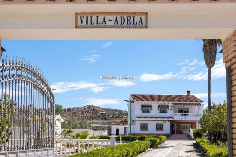 Foto dded1e9d-caf7-4e4b-95a4-b899cdbfd8cc. Xalet amb aparcament piscina a Guadix