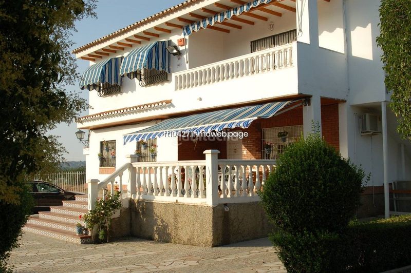 Foto ee3ec00a-81cb-4a07-9f64-994a25f99e6f. Xalet amb aparcament piscina a Guadix