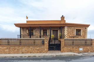 Casa a De gor 6. Casa rústica en hernánvalle