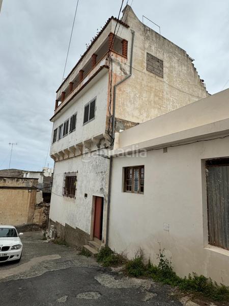 Foto b30f1875-3171-485a-8c2f-c5259b439819. Edificio en carretera carretera del valle 3 en Cardones Arucas