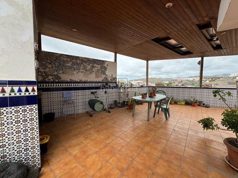 Foto f6b1477a-07cf-435c-95d3-16aa296e14b4. Edificio en carretera carretera del valle 3 en Cardones Arucas